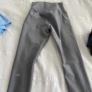 Alo Yoga 7/8 High Waist Airlift leggings in gray XS